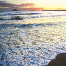 cropped-foamy-tide-at-garryvoe-beach